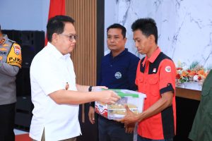 Pj. Gubernur Adhy Bersama Polda Jatim Tanam Jagung Serentak di Kabupaten Blitar, Dukung Terwujudnya Swasembada Pangan Nasional