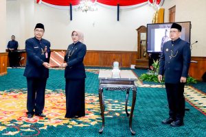 Pj. Gubernur Adhy Lantik Empat Pejabat Pimpinan Tinggi Pratama Pemprov Jatim