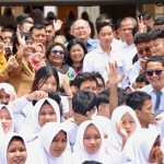 Wamendagri Ribka Haluk Dampingi Wapres Gibran Tinjau Program Makan Bergizi Gratis di Surabaya