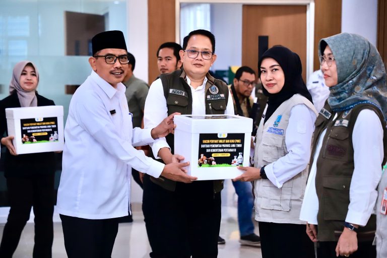 Tekan Wabah PMK, Pemprov Jatim Distribusikan Bantuan 870.000 Dosis Vaksin PMK Ke 38 Kab/Kota
