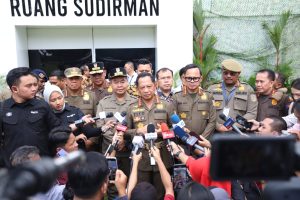 Berlangsung Meriah, Mendagri Resmi Buka Retret Pembekalan Kepala Daerah 2025 di Lembah Tidar Akmil Magelang