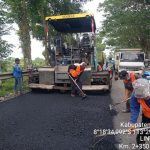 Jalan Rusak di Jember Dikeluhkan Warga, Gubernur Khofifah Instruksikan Dinas PU Bina Marga Jatim Kebut Perbaikan dalam Tiga Bulan