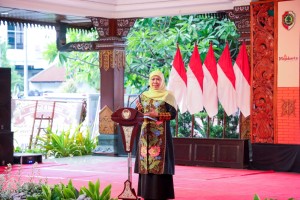 Serahkan Santunan 200 Anak Yatim, Bansos PKH Plus dan ASPD di Mojokerto, Gubernur Khofifah Ajak Masyarakat Perbanyak Berbagi di Bulan Ramadan