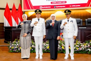 Hadiri Sertijab Bupati – Wabup Jember, Gubernur Khofifah Pesankan Program Quick Win Untuk Peningkatan Kualitas SDM Lewat Sekolah Rakyat dan MBG