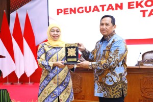 Rakor Penguatan Ekonomi Desa bersama Kemenkop, Gubernur Khofifah Optimis Koperasi Desa Merah Putih Mampu Dorong Pertumbuhan Ekonomi dan Turunkan Kemiskinan