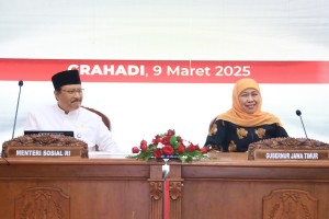 Rakor Penguatan Ekonomi Desa Bersama Mensos RI, Gubernur Khofifah Pastikan Jatim Siap Jalankan Program Sekolah Rakyat dan DTSEN