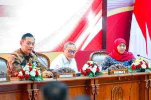 Pimpin Rakor Ketahanan Pangan Bersama Dua Menko, Gubernur Khofifah Optimis Jatim Mampu Pertahankan Produksi Beras Tertinggi Nasional di 2025