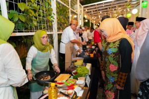 Jaga Tradisi Salat Malam Bersama Kepala Perangkat Daerah dan BUMD Jatim Dilanjutkan Lomba Masak Bandeng , Gubernur Khofifah Harap Tingkatkan Keguyuban dan Keberkahan di Akhir Ramadhan