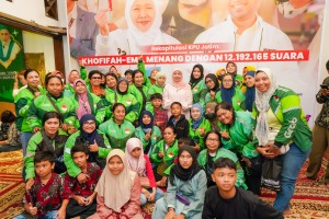 Halal Bihalal dengan Driver Ojol Perempuan, Gubernur Khofifah: Mereka Dekat di Hati Saya