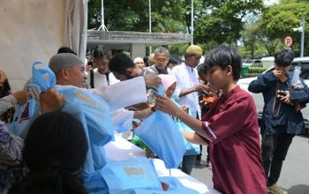 Istana Bagikan Ribuan Bingkisan saat Presiden Gelar Open House