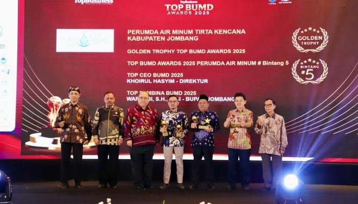 Komitmen untuk Inovasi dan Tata Kelola Perusahaan yang Baik, Perumdam Tirta Kencana Jombang raih  Golden Trophy di Ajang Top BUMD Awards 2025