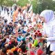 Gubernur Khofifah Bersama Ribuan Buruh se Jatim Sepakati 17 Tuntutan di Hari Buruh Internasional