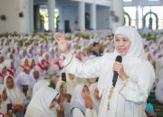 Bersama Puluhan Ribu Jemaah Muslimat NU, Gubernur Khofifah Mohon Doa Cicit Syech Abdul Qadir Al Jailani Untuk Kedamaian Jawa Timur dan Indonesia