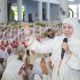 Bersama Puluhan Ribu Jemaah Muslimat NU, Gubernur Khofifah Mohon Doa Cicit Syech Abdul Qadir  Al Jailani Untuk Kedamaian Jawa Timur dan Indonesia