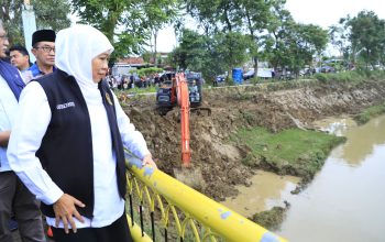 Gubernur Khofifah Tinjau Normalisasi Sungai di Pamekasan, Pastikan Daya Tampung Air Kembali Normal