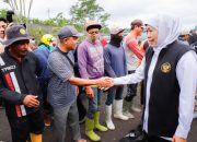 Tinjau Perbaikan Tanggul Pasca Banjir Lahar Dingin Semeru, Gubernur Khofifah Targetkan Rampung Dalam Tiga Bulan