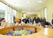 Tinjau Posko SPMB Jatim 2025, Gubernur Khofifah Pastikan Berjalan Optimal Lewat Senopati AI