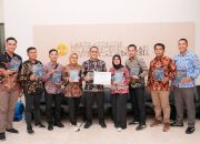 Dr. Zainal Muttaqin Raih Penghargaan Tokoh Humas Pemerintah Terinovatif di Makaravox UI PR Awards 2025