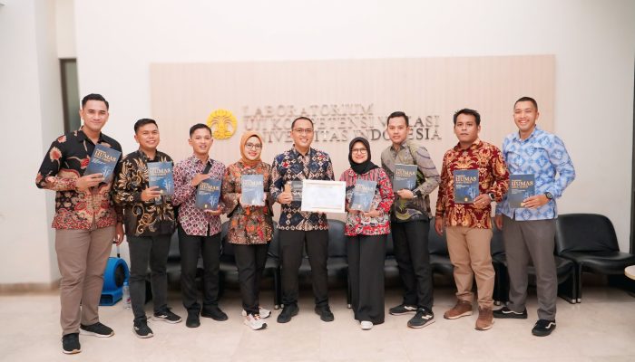 Dr. Zainal Muttaqin Raih Penghargaan Tokoh Humas Pemerintah Terinovatif di Makaravox UI PR Awards 2025