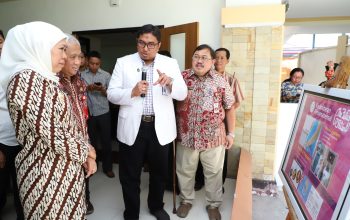 Gubernur Khofifah Apresiasi Program Yankes Bergerak Tahap 1 Berhasil Layani 406 Warga Pulau Raas, Dekatkan Layanan Kesehatan untuk Warga Kepulauan