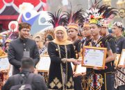 Pimpin Upacara Hardiknas 2025, Gubernur Khofifah Sampaikan Pemprov Jatim Siapkan Paket Kebijakan Pendidikan Rp 126,236 Milyar Serta Tegaskan SPMB Berintegritas dan Objektif