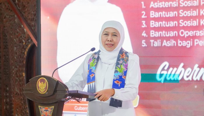 Lindungi Kelompok Rentan dan Entas Kemiskinan , Gubernur Khofifah Salurkan Bansos Rp 12,9 Miliar di Bondowoso