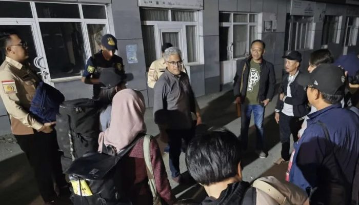 Kemlu RI Percepat Evakuasi WNI dari Iran, Pemulangan Bertahap Dimulai Senin