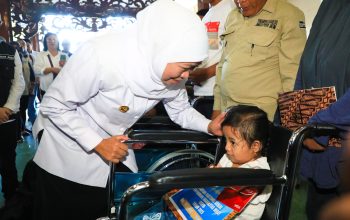 Perkuat Perlindungan Sosial dan Pemberdayaan Masyarakat Desa, Gubernur Khofifah Salurkan Bantuan Rp6,37 Miliar di Kabupaten Pamekasan