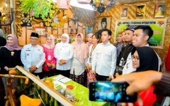 Wapres Gibran Apresiasi Bazar Blitar Djadoel, Gubernur Khofifah Komitmen Berdayakan Koperasi- UMKM dan Ekonomi Kreatif di Jatim