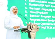 Salurkan Bantuan dan Zakat Produktif Rp5,69 Miliar di Jombang, Gubernur Khofifah Komitmen Tingkatkan Kesejahteraan dan Kemandirian Ekonomi Masyarakat