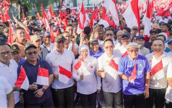 Gubernur Khofifah, Pangdam V/Brawijaya dan Imam Besar Masjid Al-Akbar Bersama Puluhan Ribu Masyarakat Semarakkan Jalan Sehat Tahun Baru Islam 1447 Hijriah