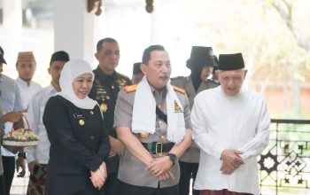 Gubernur Khofifah Dampingi Kapolri Ziarah Makam Gus Dur di Jombang Jatim: Jadikan Teladan Perkuat Toleransi Demi Persatuan Bangsa dan Negara