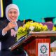 Orasi Ilmiah di Hadapan Ribuan Wisudawan UINSA, Gubernur Khofifah Tegaskan Komitmen Bangun Pendidikan Islam Inklusif,  Kolaboratif dan Berdampak