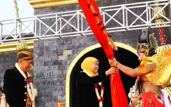 Bersama Puluhan Ribu Masyarakat Ramaikan Grebeg Tutup Suro Bantarangin 2025, Gubernur Khofifah Ajak Jaga Keluhuran Budaya dan Bangkitkan Pariwisata Jawa Timur