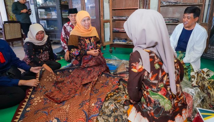 Dukung dan Kuatkan UKM Industri Batik di Jatim, Gubernur Khofifah: Cintai dan Promosikan Batik Tulis Sampang Sebagai Pesona Warisan Budaya Luhur Madura