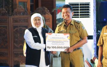 Bansos dan Zakat Produktif Rp6,1 Miliar untuk Warga Tulungagung, Gubernur Khofifah Optimis Jadi Bantalan Sosial dan Larang untuk Judol