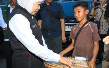 Gubernur Khofifah Pastikan Harga Bahan Pokok Terkendali Lewat Pasar Murah di Mojokerto