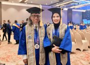 Panggung Wisuda Unitomo 2025 Penuh Cerita: Cinta, Perjuangan, dan Dedikasi untuk Negeri