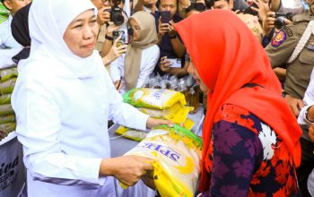 Pasar Murah ke-99 di Jombang, Gubernur Khofifah Hadirkan Sembako Murah dan Dukung UMKM Lokal