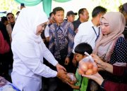 Gubernur Khofifah Tinjau Pasar Murah ke-106 di Dupak Surabaya, Harga Beras hingga Minyak Jauh Lebih Murah