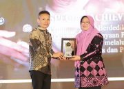 Komitmen Kuat Pemberdayaan Perempuan di Jatim, Gubernur Khofifah Raih Special Achievement Radar Madiun Awards 2025