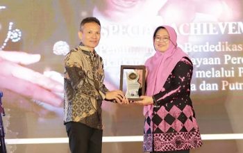 Komitmen Kuat Pemberdayaan Perempuan di Jatim, Gubernur Khofifah Raih Special Achievement Radar Madiun Awards 2025