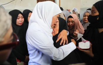 Air Mata dan Doa Iringi Pemakaman Naufal, Gubernur Khofifah: Dunia Olahraga Kehilangan Putra Terbaik