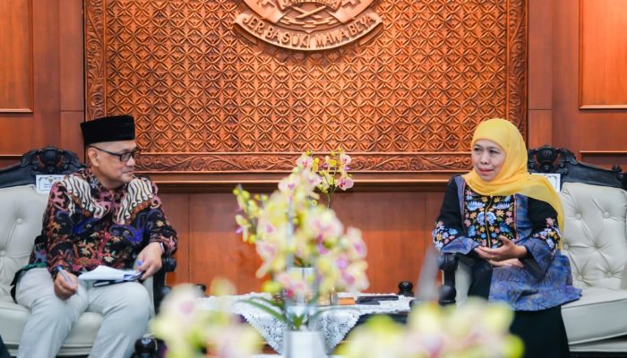 Gubernur Khofifah Tawarkan Produk Ready To Eat UMKM Jatim untuk Jamaah Haji Indonesia Saat Menerima Menhaj RI