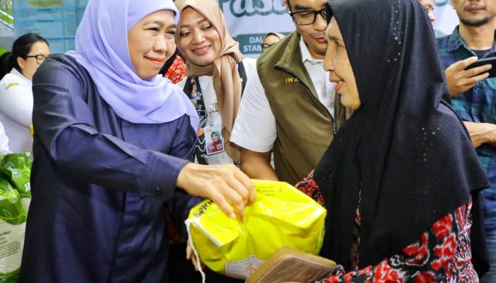 Gubernur Khofifah Tekankan Intervensi Harga Melalui Pasar Murah Sawotratap, Bukti Negara Hadir Lindungi Daya Beli Masyarakat