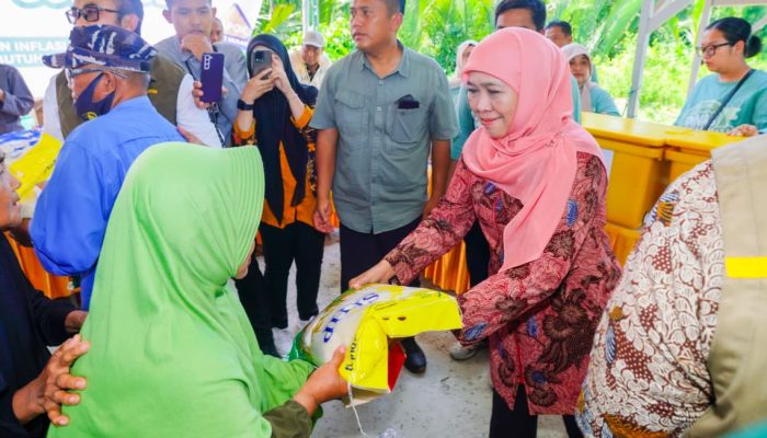 Gubernur Khofifah Tegaskan Komitmen Stabilisasi Harga, Pasar Murah Bangkalan Tetap Dipadati Warga Meski Jelang Nataru
