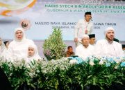 Gubernur Khofifah dan Emil Dardak Bersama Habib Syech Tutup 2025 di Islamic Center, Ajak Doa Selamat dan Undian Tabungan Umroh Patuh Pajak Sambut 2026
