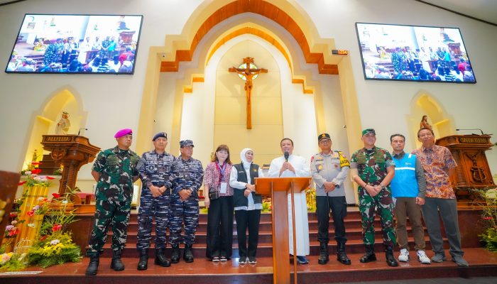Gubernur Khofifah dan Forkopimda Jatim Tinjau Gereja Jelang Natal 2025, Pastikan Sterilisasi dan Pengamanan Berjalan Optimal