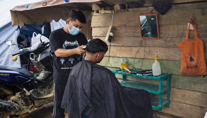 Tak Menyerah di Tanah Duka, Syarifudin Bangkit dari Tenda Pengungsian