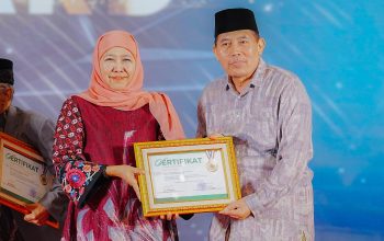 Gubernur Khofifah Sampaikan Selamat kepada KH. Mutawakkil Terpilih Kembali di Musda XI MUI Jatim, Sinergi Ulama–Umara Jadi Kunci Kemaslahatan Sosial dan Kesejahteraan Umat di Jatim